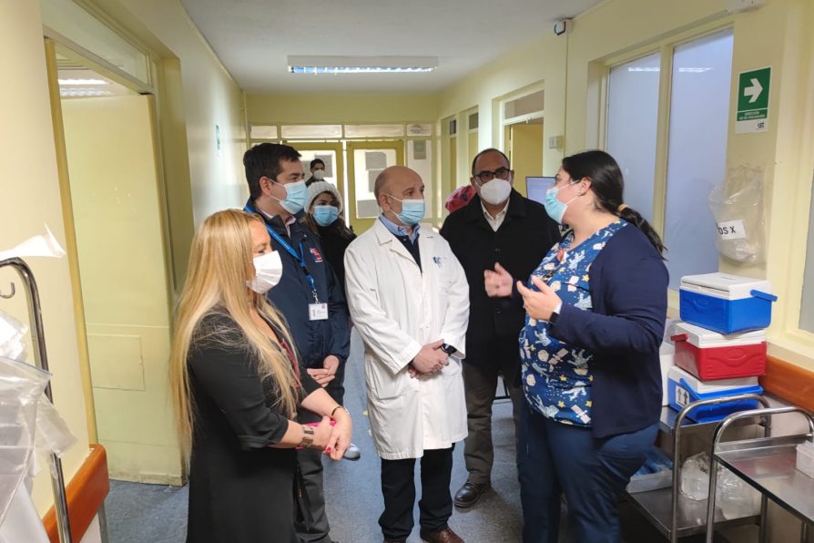 Autoridades recorren Hospital de San Fernando en el marco de campaña de invierno