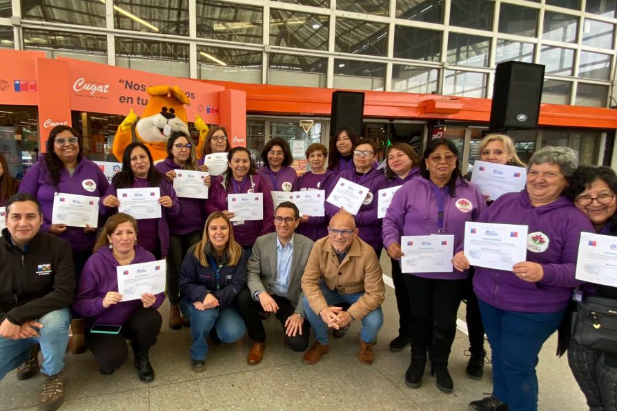 Equipo GSL de la Delegación Presidencial crea importante reconocimiento con Supermercados CUGAT para personas cuidadoras con estacionamiento y caja preferencial