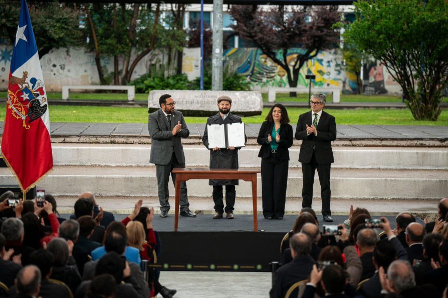 Presidente de la República presenta en cadena<br>nacional proyecto de ley que pone fin al CAE y crea un nuevo<br>Instrumento de Financiamiento Público para Educación Superior