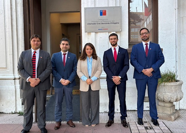 DELEGADA PRESIDENCIAL SOSTIENE SALUDO PROTOCOLAR CON PROFESIONALES QUE SE INTEGRAN A SEREMÍAS Y SERVICIOS PÚBLICOS DE LA REGIÓN