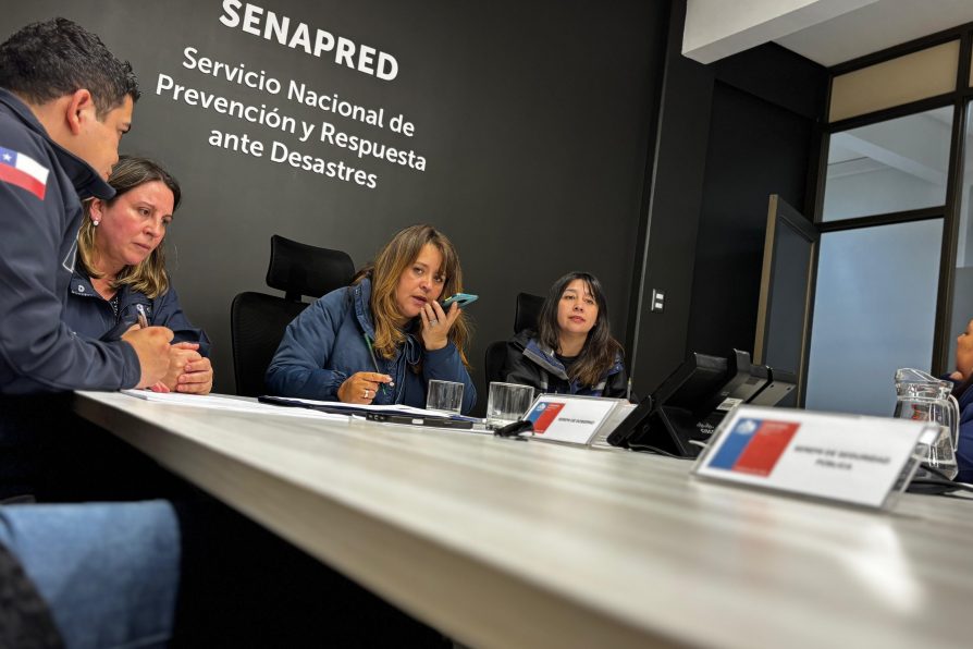 Delegada Susana Pinto junto a Senapred y otras autoridades regionales gestionando labores de rescate de los trabajadores del Teniente tras alud.