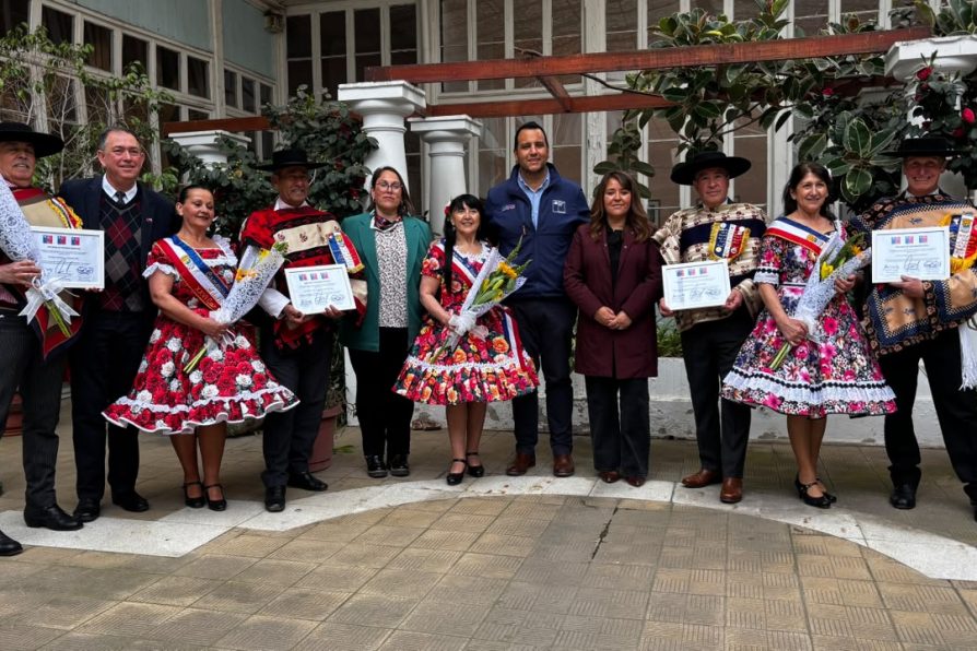DELEGADA PRESIDENCIAL RECIBE A CAMPEONES NACIONALES DE CUECA DEL ADULTO MAYOR